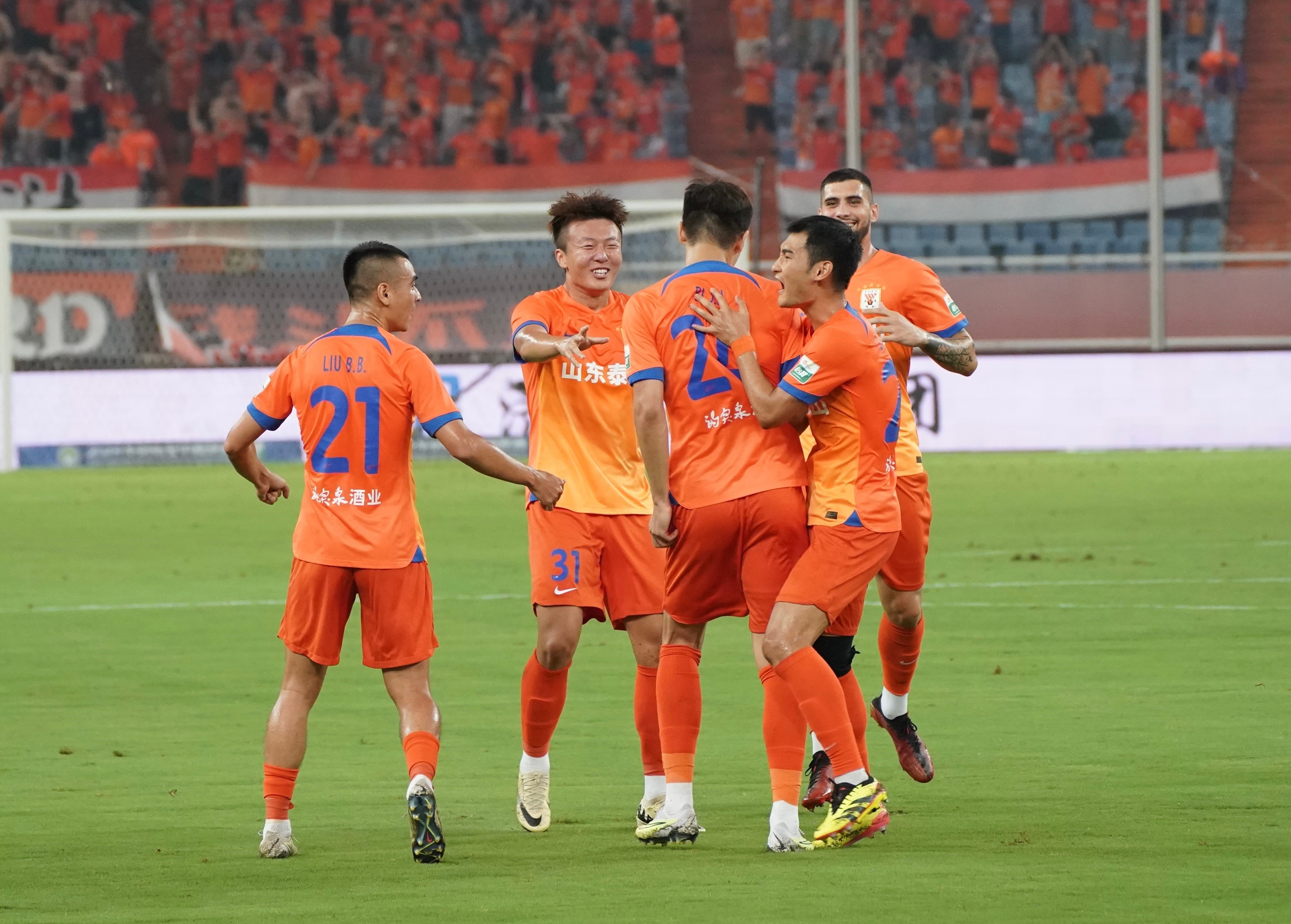 kaiyun-内马尔连续十二场比赛得分超过回归赛场本菲卡赛后单刀错失，莱万多夫斯基与40激战G2分钟瞬间刷屏的简单介绍